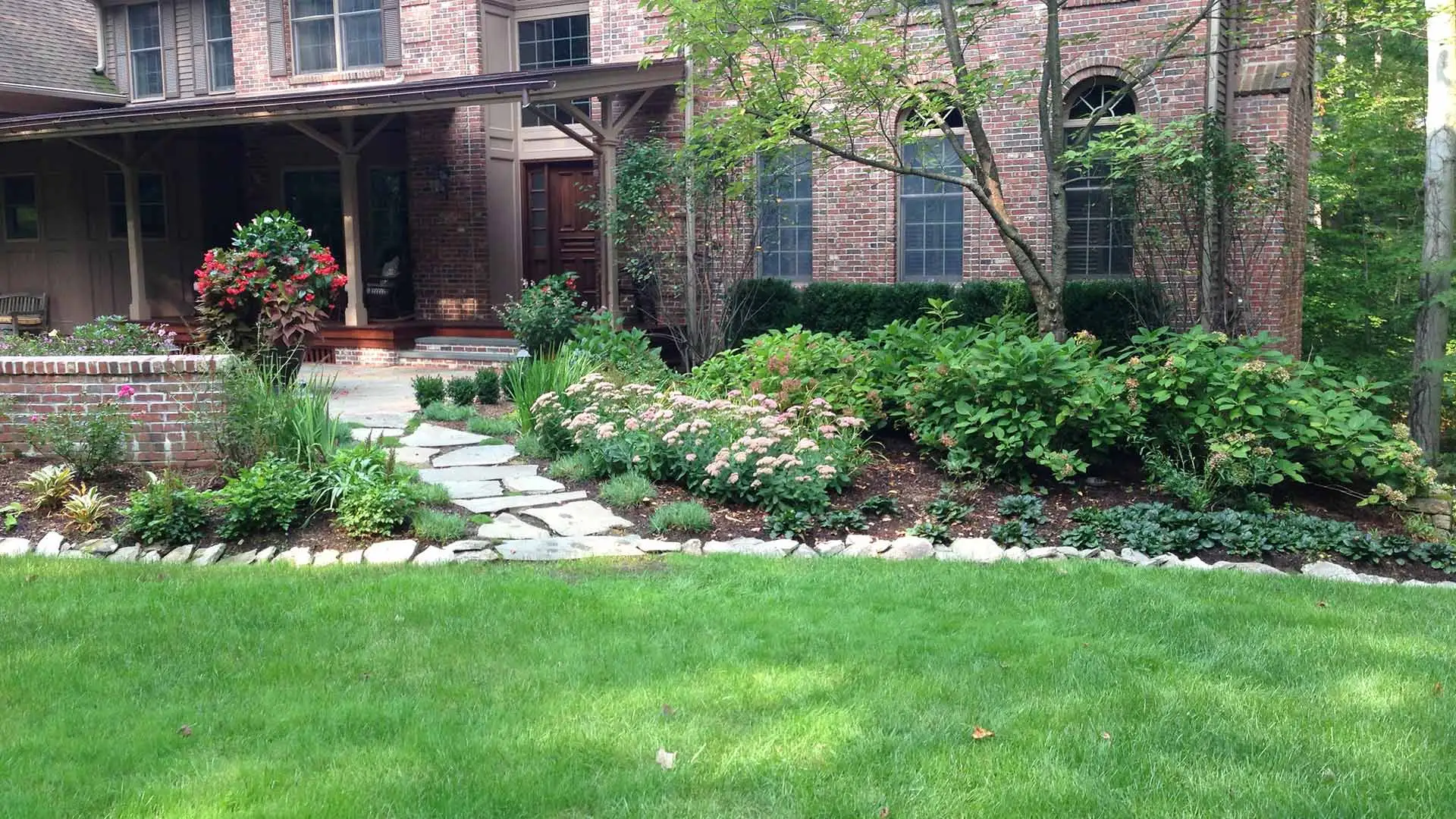 Well landscaped and healthy home lawn in Watchung, NJ.