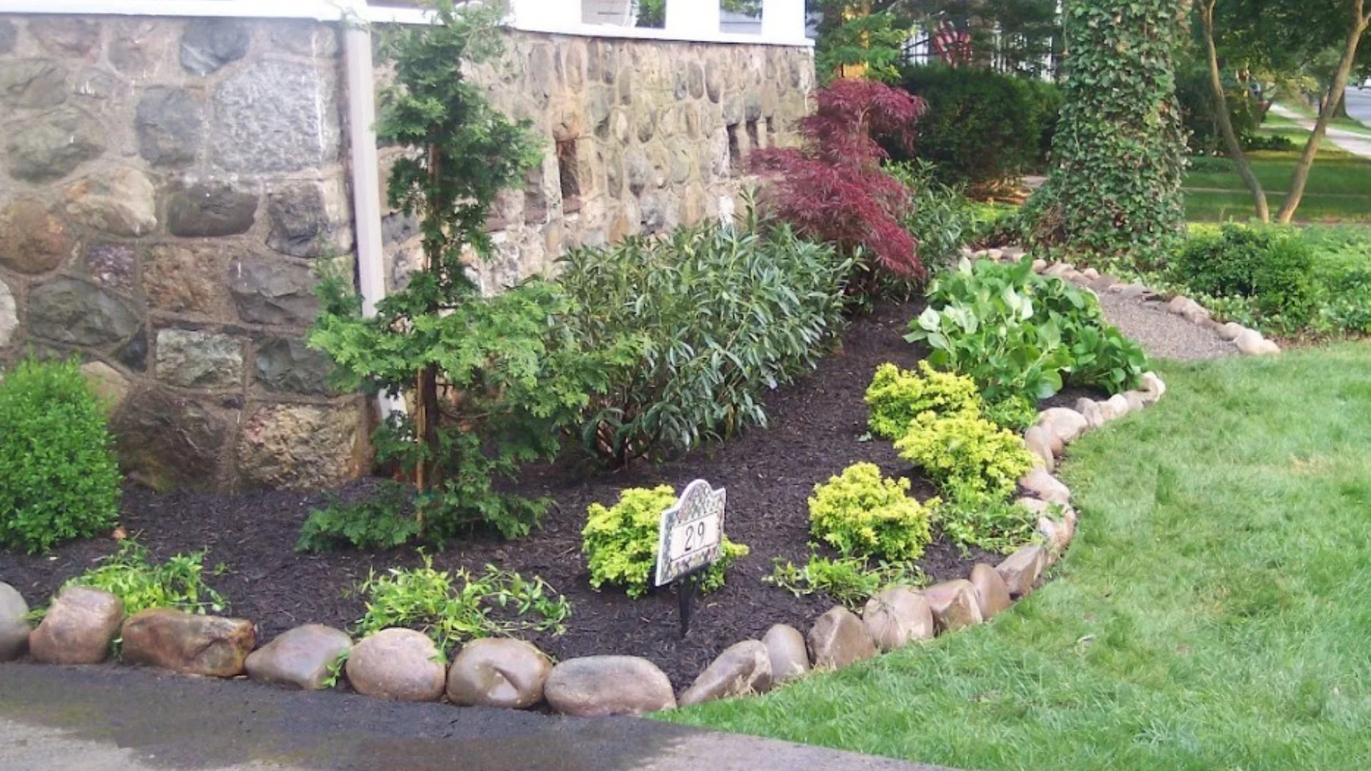 How to Refresh Mulch: Do You Take Out the Old Layer First?